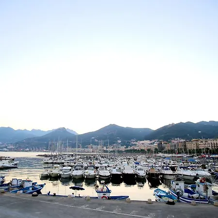 Oda ve Kahvaltı Salernoway Salerno